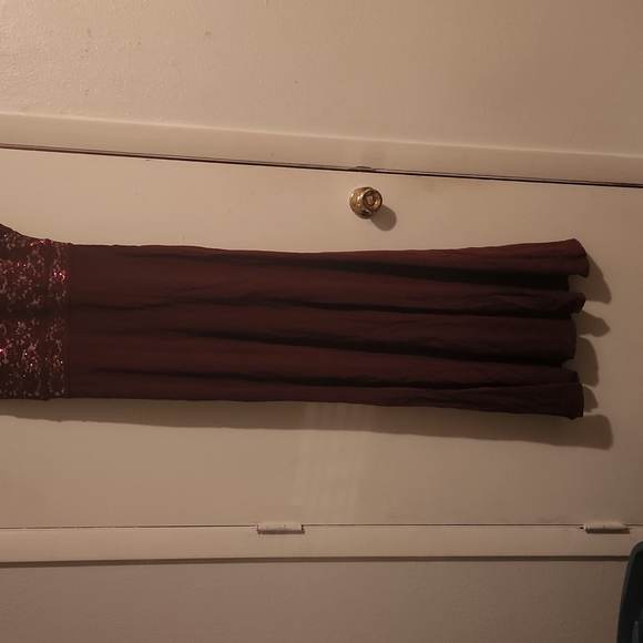 Long Maroon Dress Homecoming/Prom - Picture 4 of 6